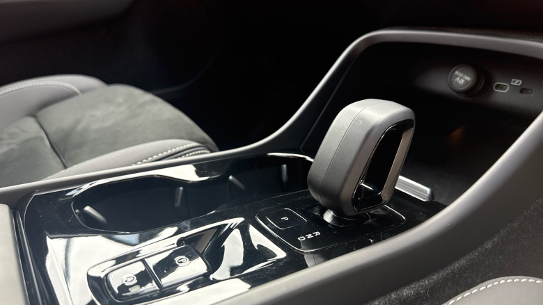 Volvo XC40 2.0 B3P Plus Dark 5dr Auto Petrol Estate